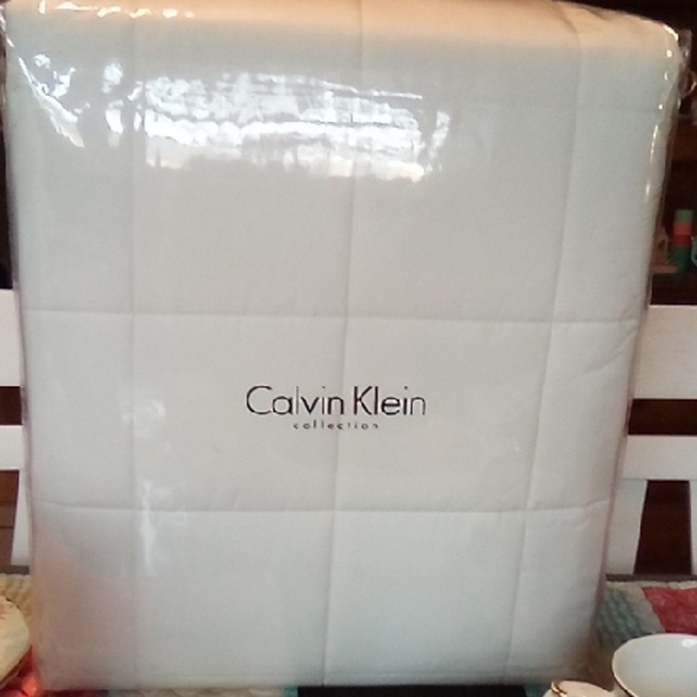 Calvin Klein White Quilted Comforter Set
